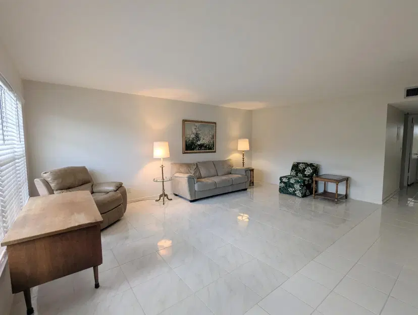 Picture of 313 Wellington M, West Palm Beach FL 33417
