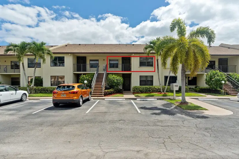 Picture of 7926 Willow Spring Drive 1324, Lake Worth FL 33467