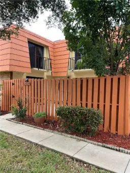 Picture of 1708 Park Meadows Dr 4, Fort Myers, FL 33907