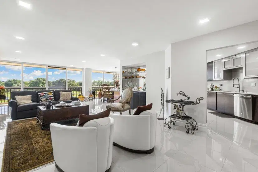 Picture of 1900 Consulate Place 203, West Palm Beach FL 33401