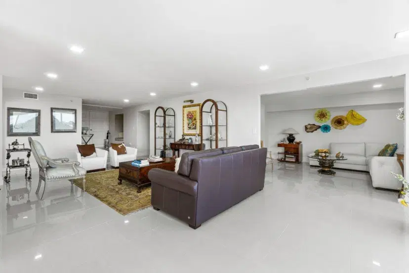Picture of 1900 Consulate Place 203, West Palm Beach FL 33401