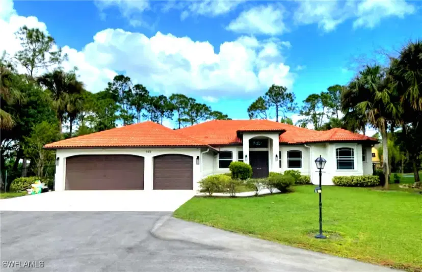 Picture of 940 11Th St Sw, Naples FL 34117