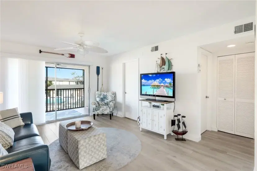 Picture of 16881 Davis Rd 624, Fort Myers FL 33908