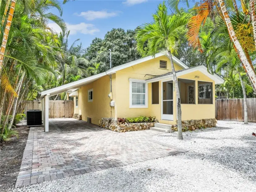 Picture of 2780 Weeks Ave, Naples FL 34112