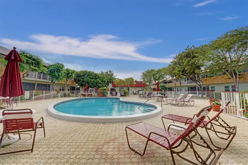 Picture of 860 SE 6Th Ave 402, Deerfield Beach FL 33441