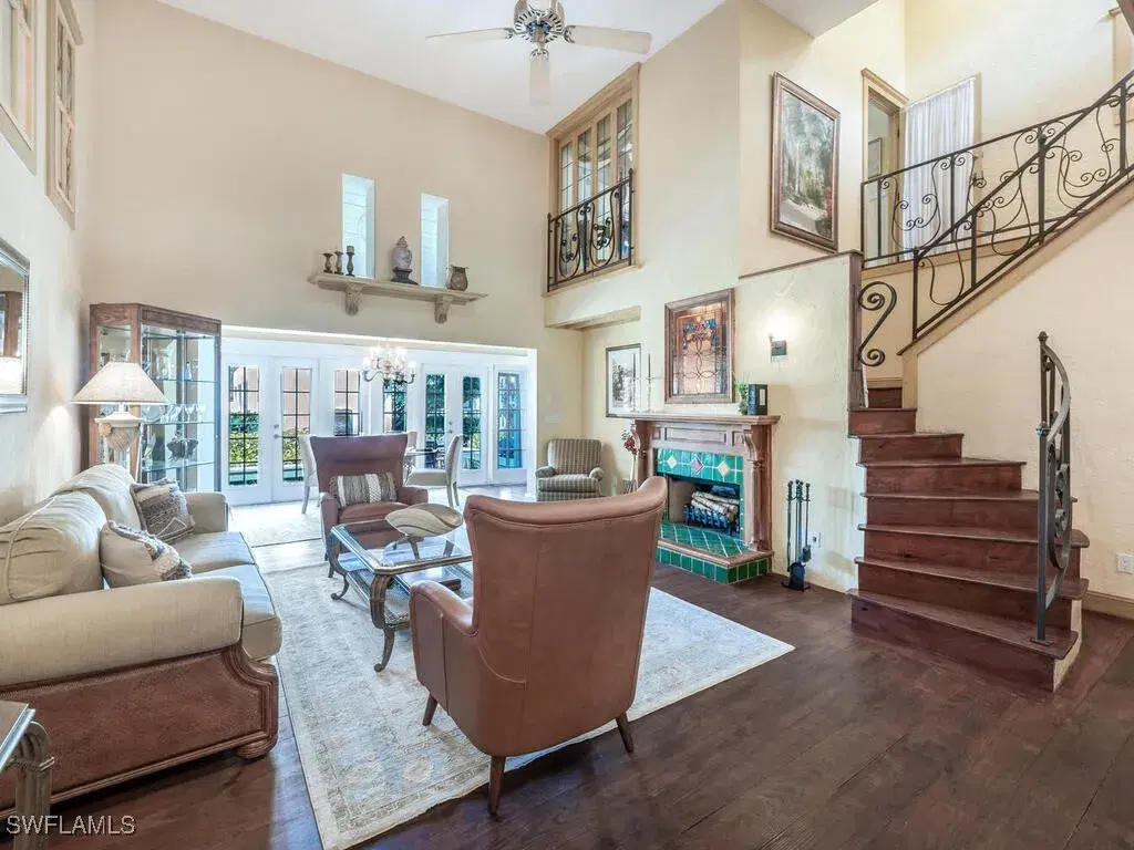 Picture of 631 Serendipity Dr, Naples, FL 34108