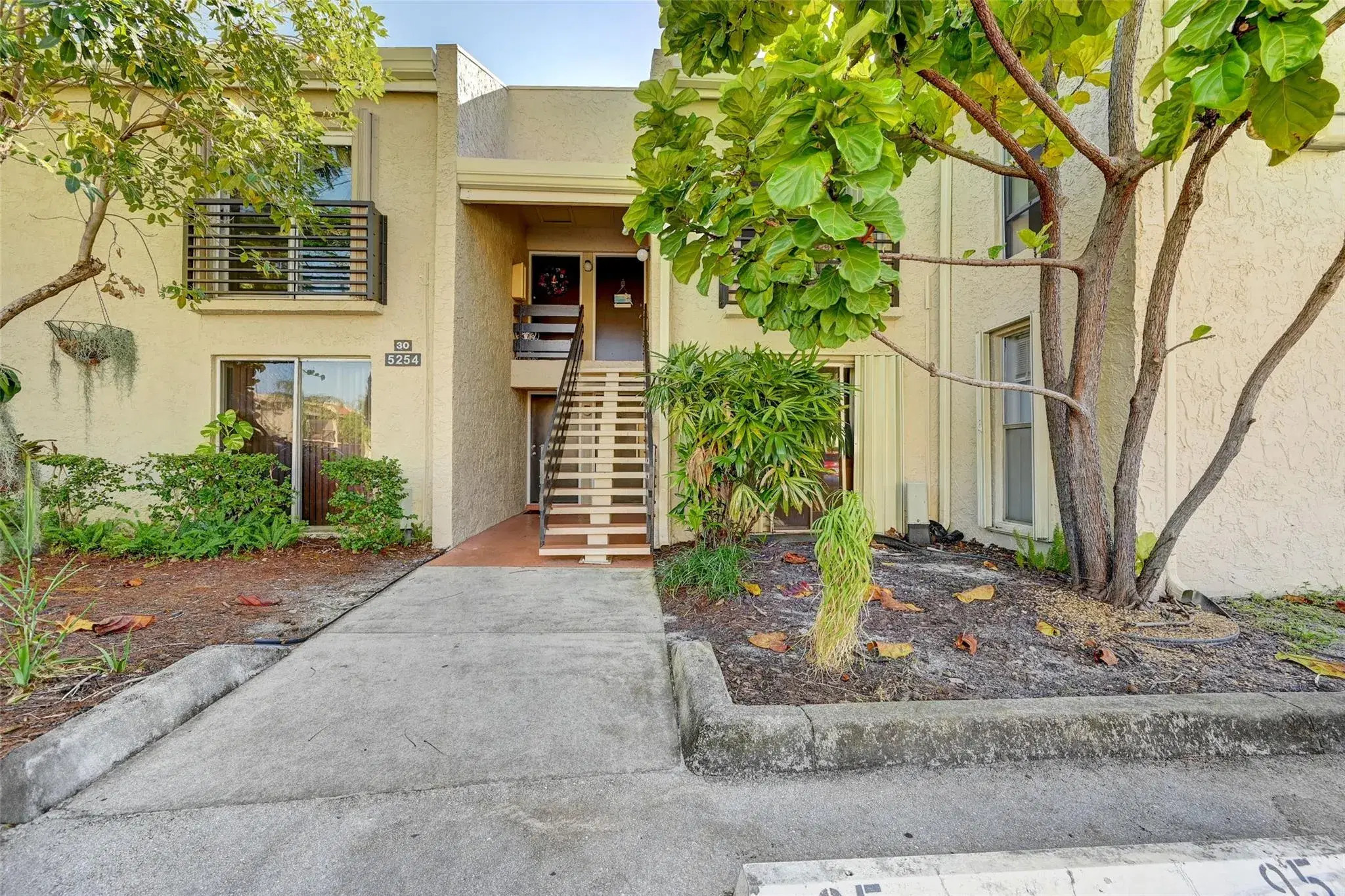 Picture of 5254 NE 6Th Ave H-30, Oakland Park, FL 33334