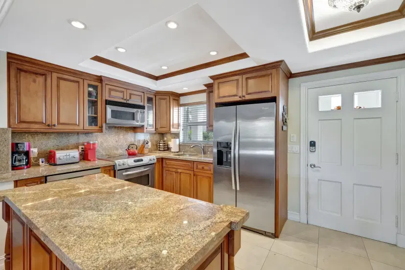 Picture of 2401 NE 36Th Street 204, Lighthouse Point FL 33064