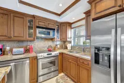 Picture of 2401 NE 36Th Street 204, Lighthouse Point, FL 33064