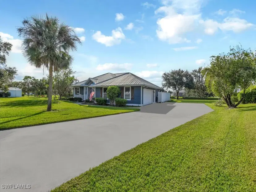 Picture of 16741 Oak Grove Ct, Alva FL 33920
