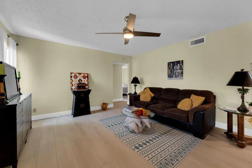 Picture of 3561 Pine Needle A2 Drive A-2, Greenacres FL 33463