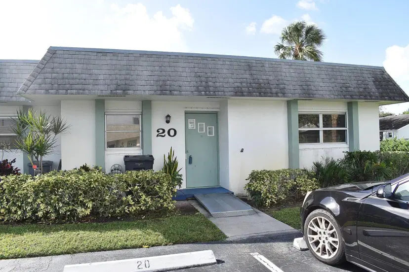 Picture of 2638 Gately Drive E 20, West Palm Beach, FL 33415