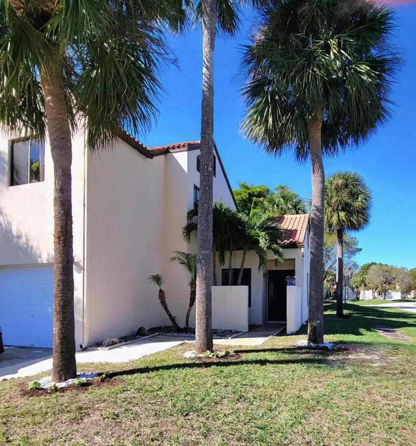 Picture of 13 Via De Casas Sur 104, Boynton Beach FL 33426
