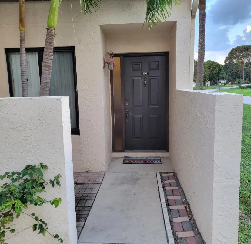 Picture of 13 Via De Casas Sur 104, Boynton Beach FL 33426