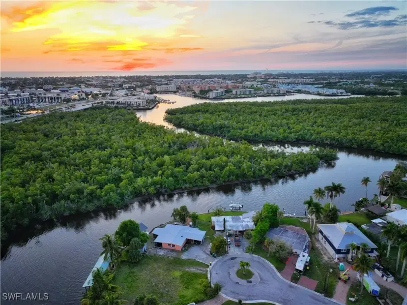 Picture of 1842 Harbor Pl, Naples FL 34104