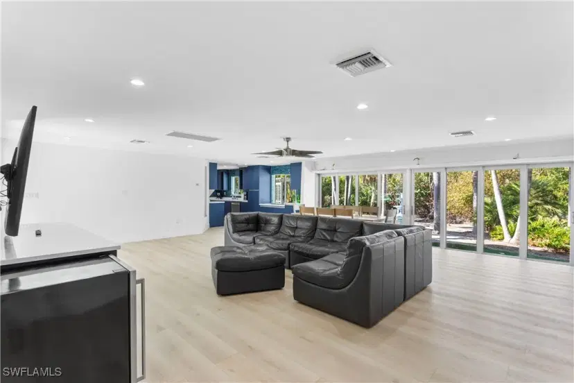 Picture of 240 Southwinds Dr, Sanibel FL 33957