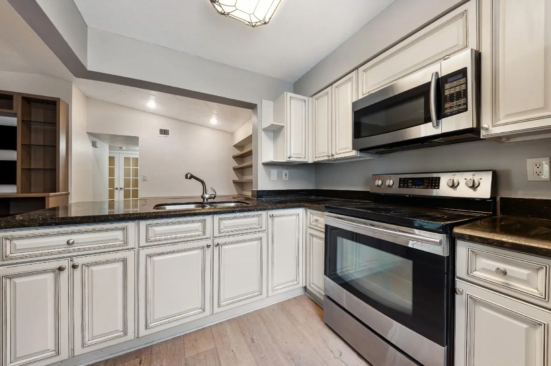 Picture of 2729 S Oakland Forest Dr 202, Oakland Park, FL 33309