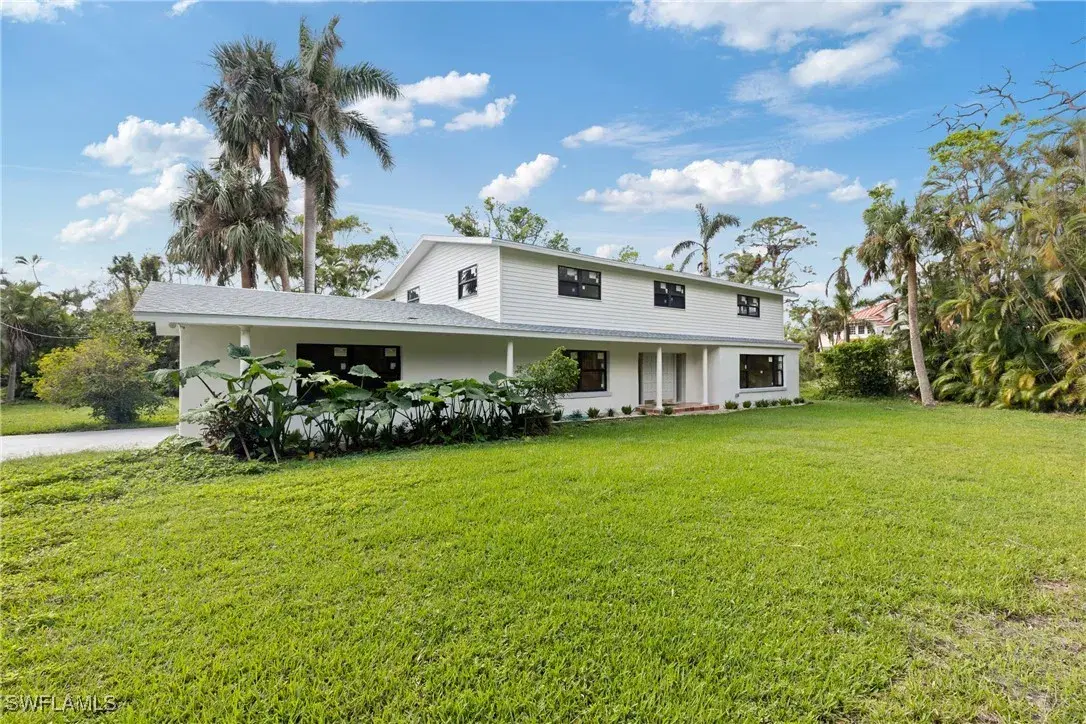 Picture of 8531 Yorkshire Ln, Fort Myers, FL 33919