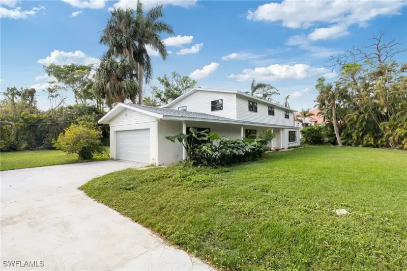 Picture of 8531 Yorkshire Ln, Fort Myers FL 33919