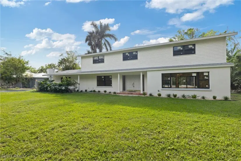 Picture of 8531 Yorkshire Ln, Fort Myers FL 33919
