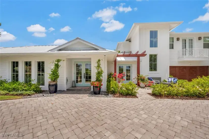 Picture of 200 Burning Tree Dr, Naples FL 34105