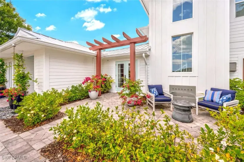 Picture of 200 Burning Tree Dr, Naples FL 34105