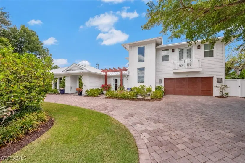 Picture of 200 Burning Tree Dr, Naples FL 34105