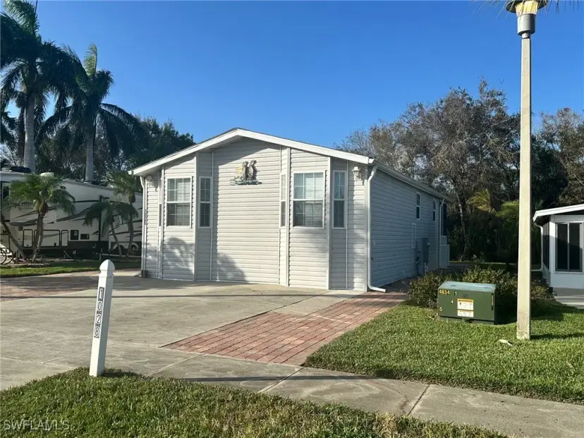 Picture of 1028 Diamond Lake Cir, Naples FL 34114