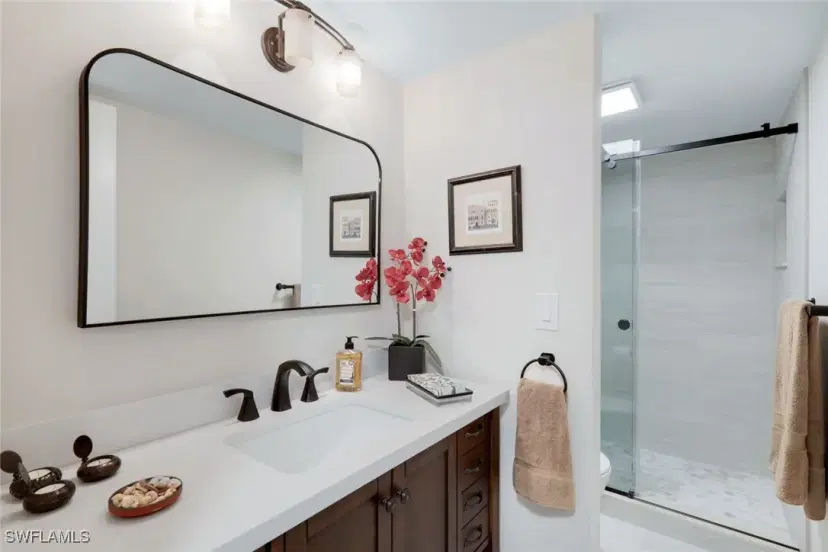 Picture of 3200 Gulf Shore Blvd N 115, Naples FL 34103
