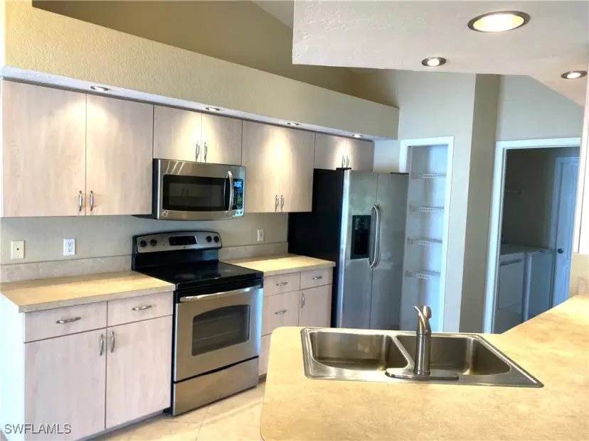 Picture of 1733 SW 40Th Ter, Cape Coral FL 33914