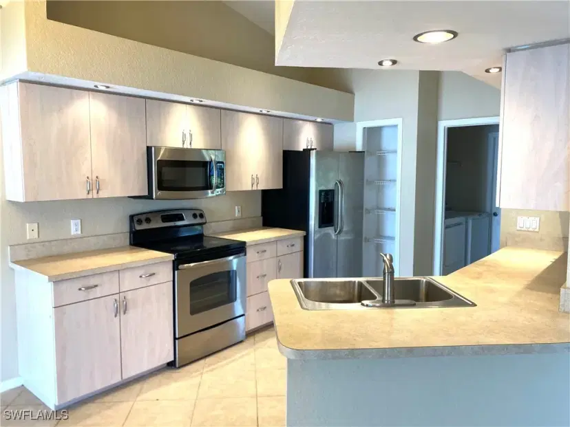 Picture of 1733 SW 40Th Ter, Cape Coral FL 33914