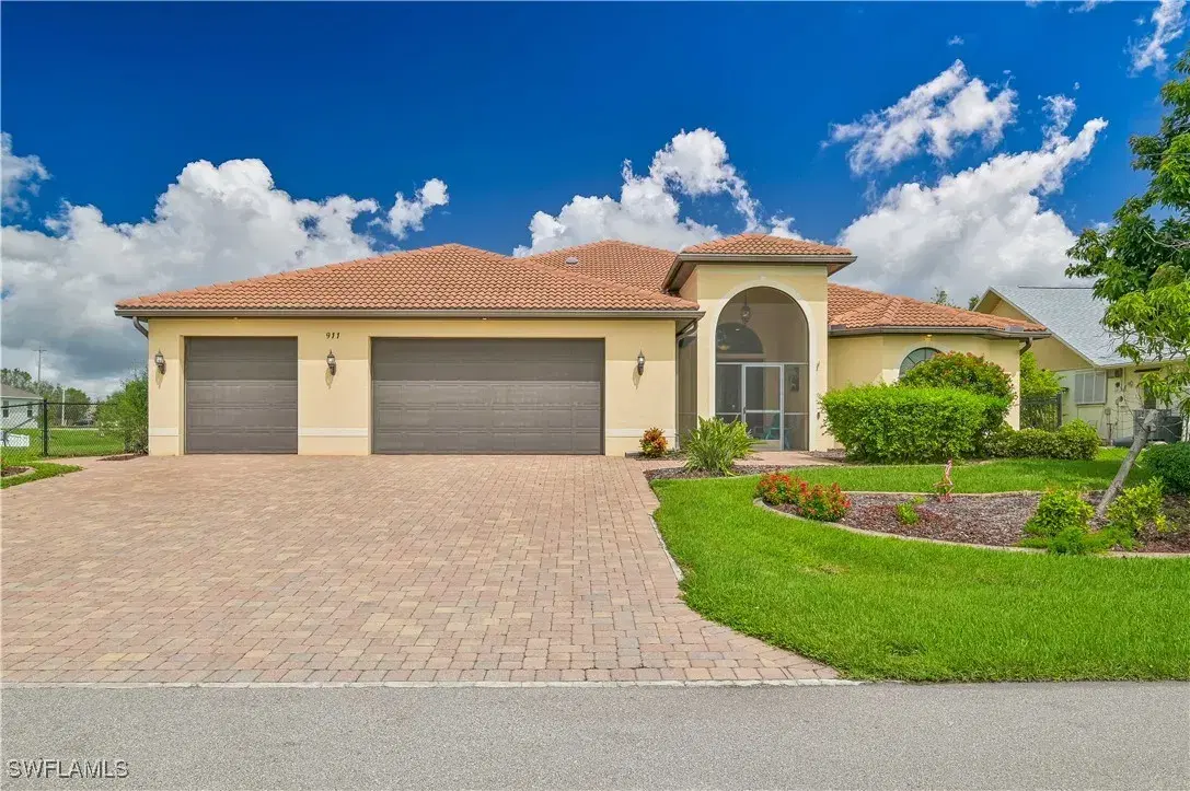 Picture of 911 SE 15Th St, Cape Coral, FL 33990