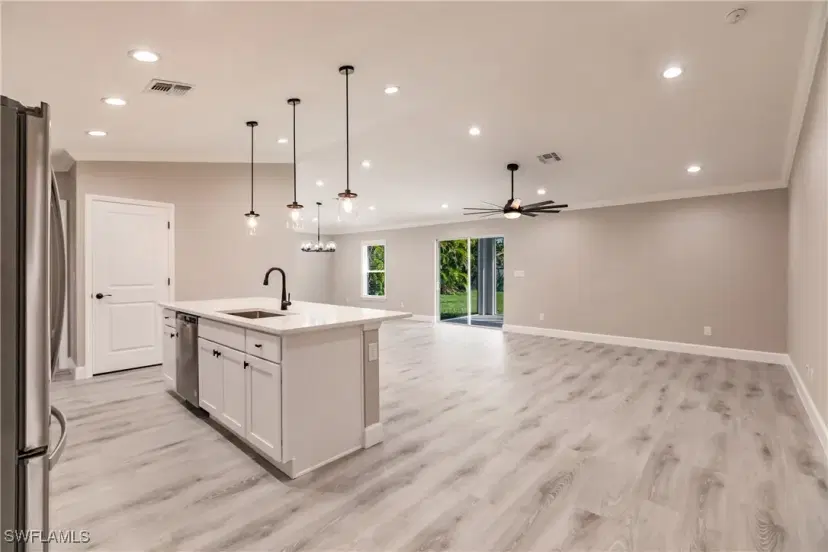 Picture of 631 SE 3Rd Ter, Cape Coral FL 33990