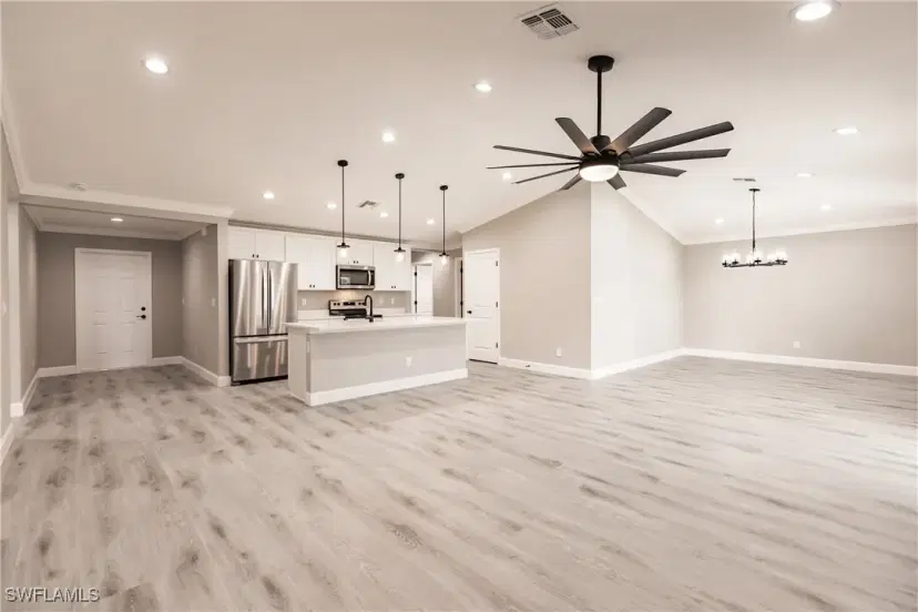 Picture of 631 SE 3Rd Ter, Cape Coral FL 33990
