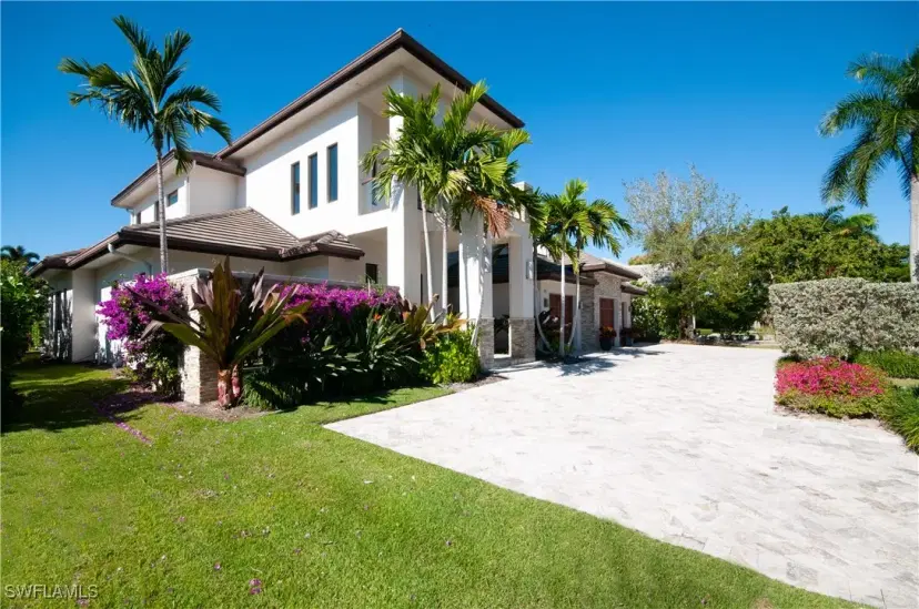 Picture of 875 Wedge Dr, Naples FL 34103