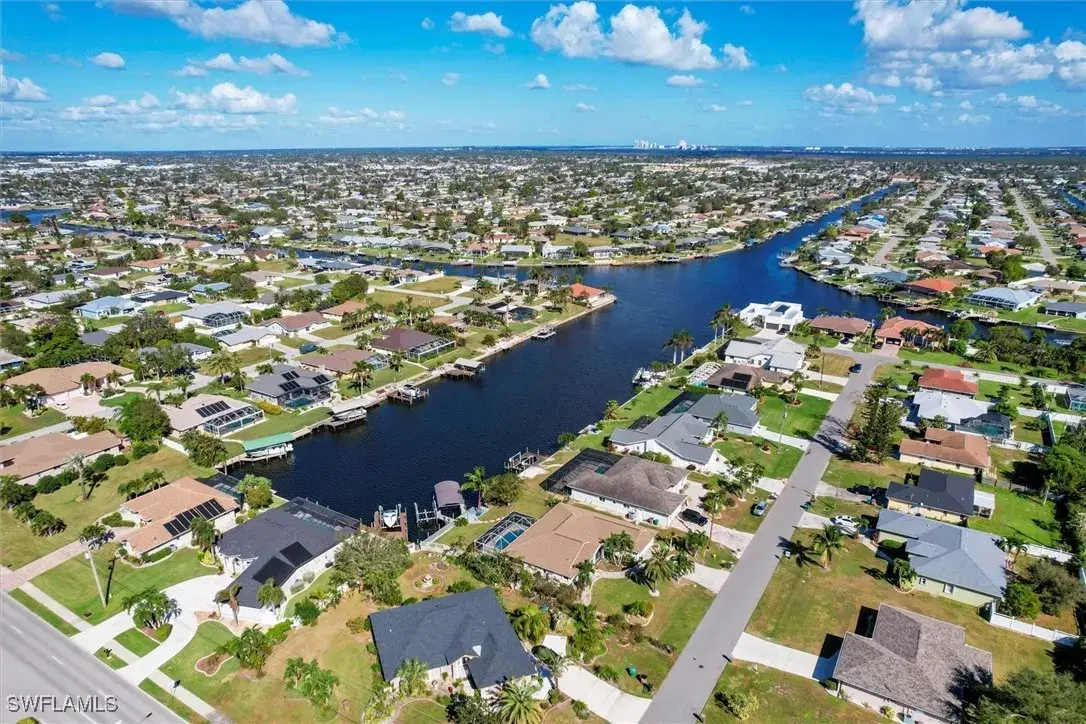 Picture of 907 SE 21St St, Cape Coral, FL 33990