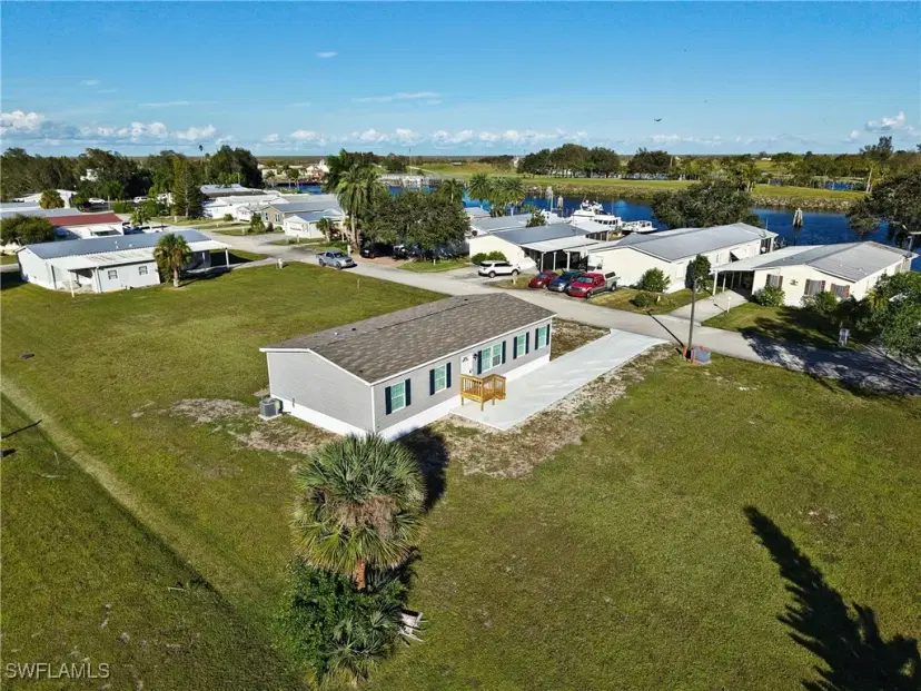 Picture of 864 Yacht Club Way Nw, Moore Haven FL 33471