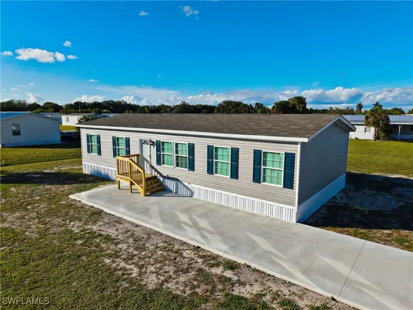 Picture of 864 Yacht Club Way Nw, Moore Haven FL 33471