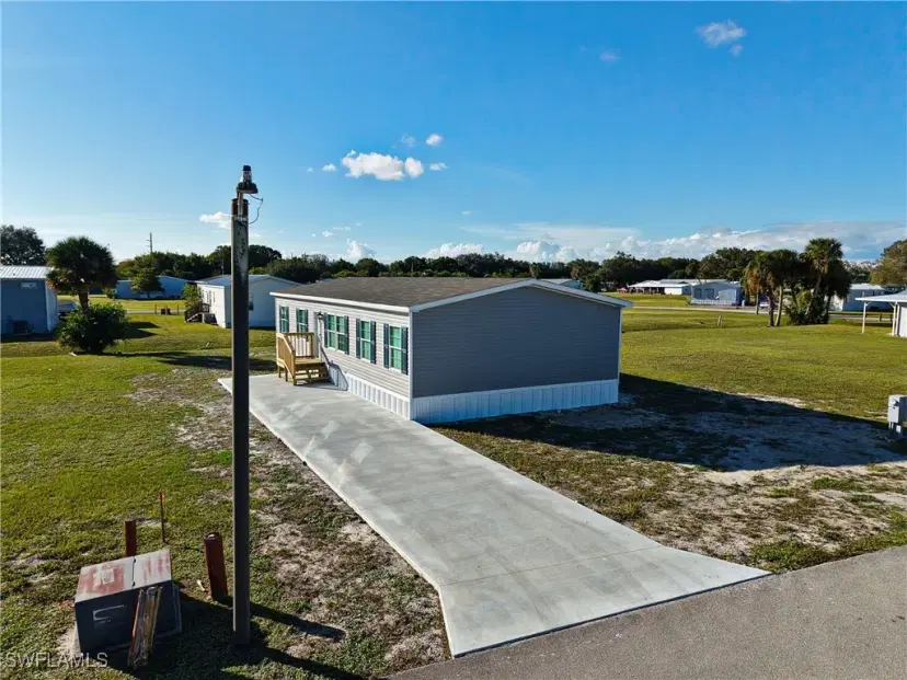 Picture of 864 Yacht Club Way Nw, Moore Haven FL 33471