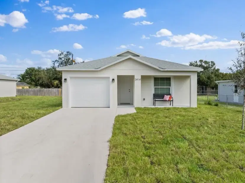 Picture of 2414 SE 1St Ave, Vero Beach FL 32962