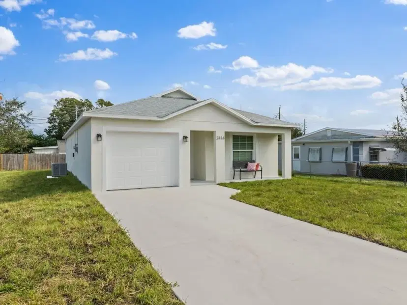 Picture of 2414 SE 1St Ave, Vero Beach FL 32962