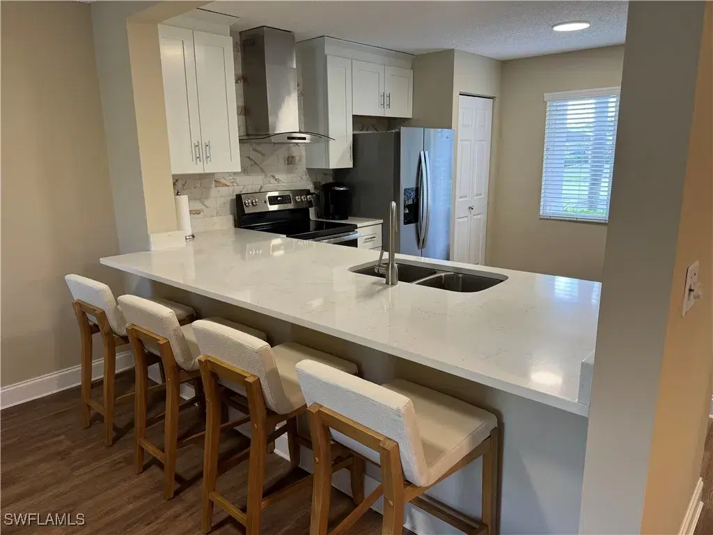Picture of 6945 Dennis Cir I-104, Naples, FL 34104