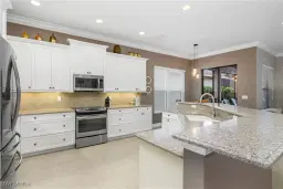 Picture of 3463 Pacific Dr, Naples, FL 34119