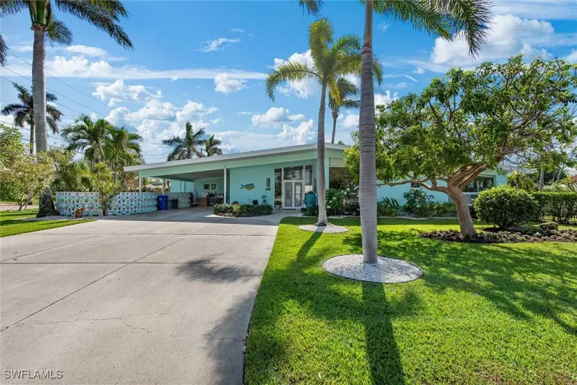 Picture of 1630 Dolphin Rd, Naples FL 34102
