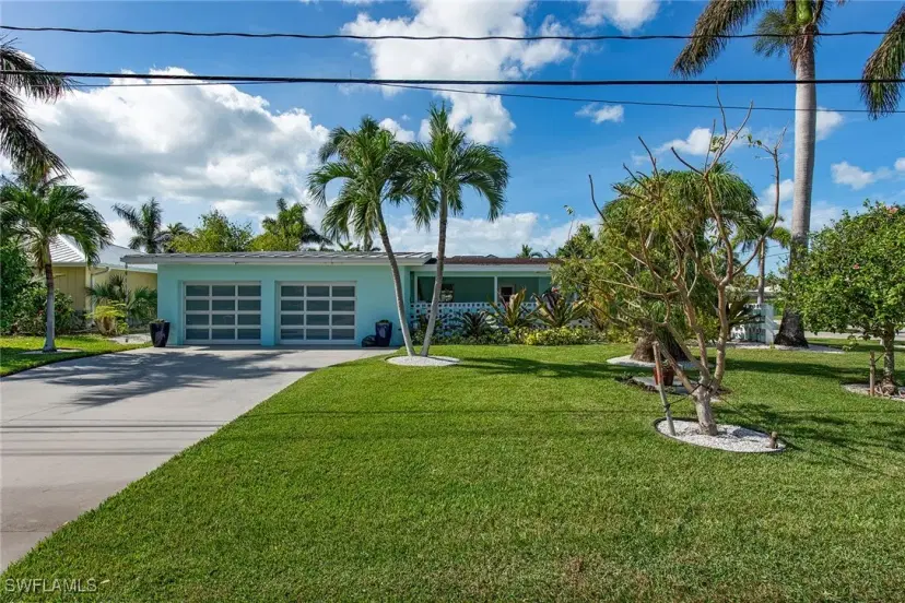 Picture of 1630 Dolphin Rd, Naples FL 34102