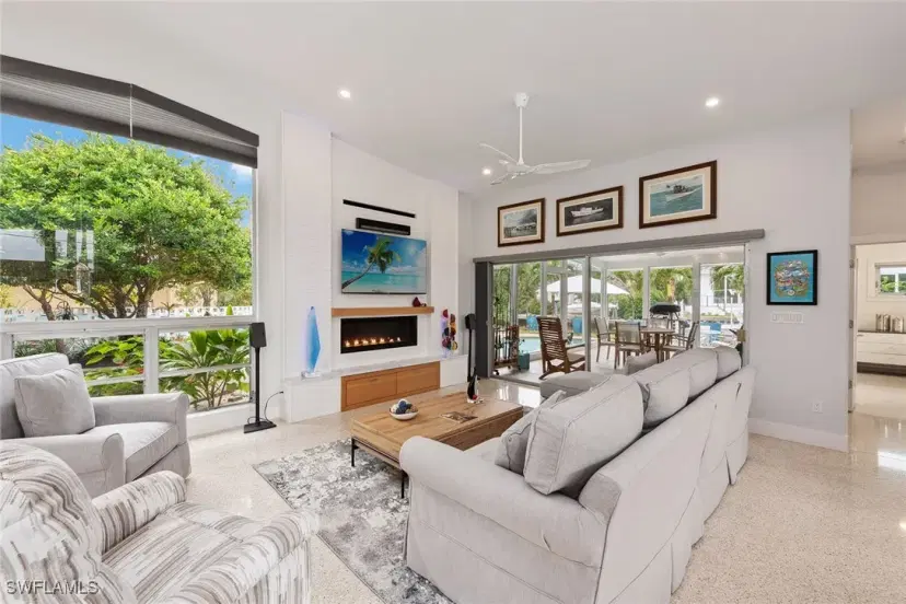 Picture of 1630 Dolphin Rd, Naples FL 34102