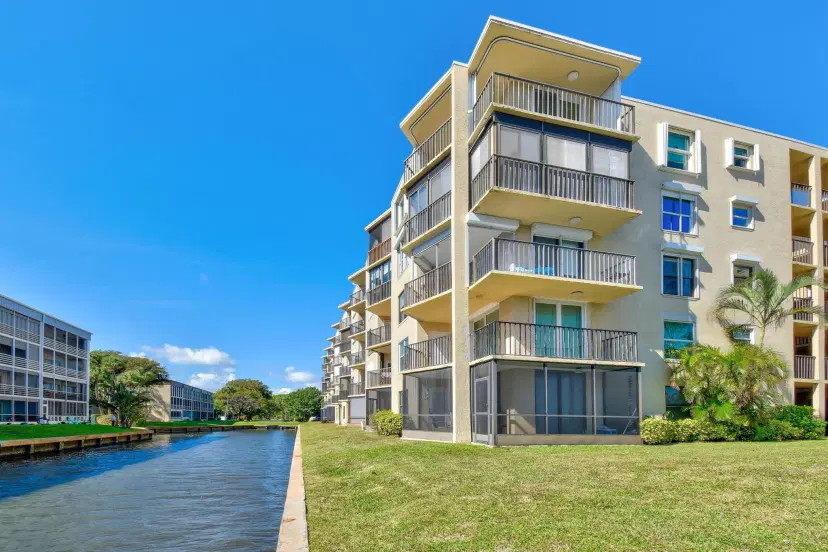 Picture of 896 N Federal Highway 331, Lantana FL 33462