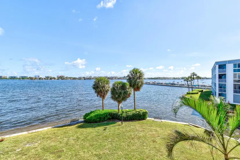 Picture of 896 N Federal Highway 331, Lantana FL 33462