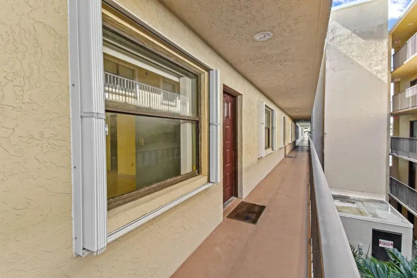 Picture of 896 N Federal Highway 331, Lantana FL 33462