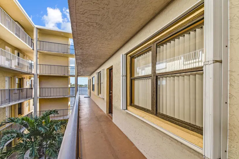 Picture of 896 N Federal Highway 331, Lantana FL 33462